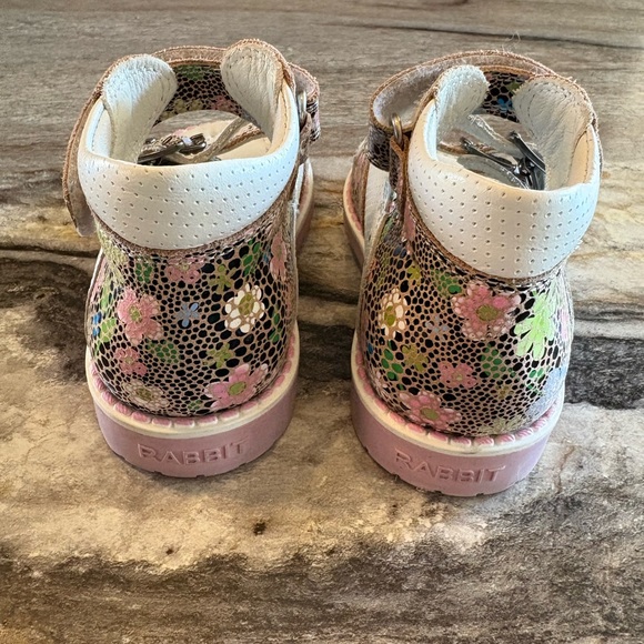 NWOT Rabbit Orthopedic Floral Sandals - Picture 3 of 8